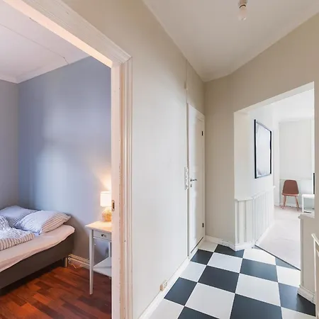 4 Sov Stor I Sentrum - 6 Leilighet *