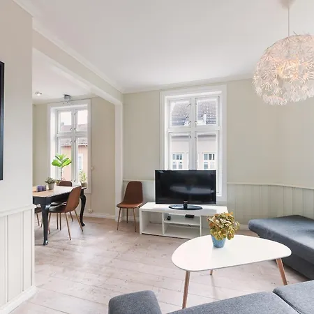 Apartment Stor Med 4 Sov - S6 *