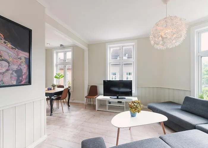 Leilighet 4 Sov Stor I Sentrum - 6 *